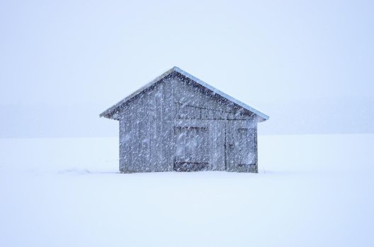 Hytte i snøvær